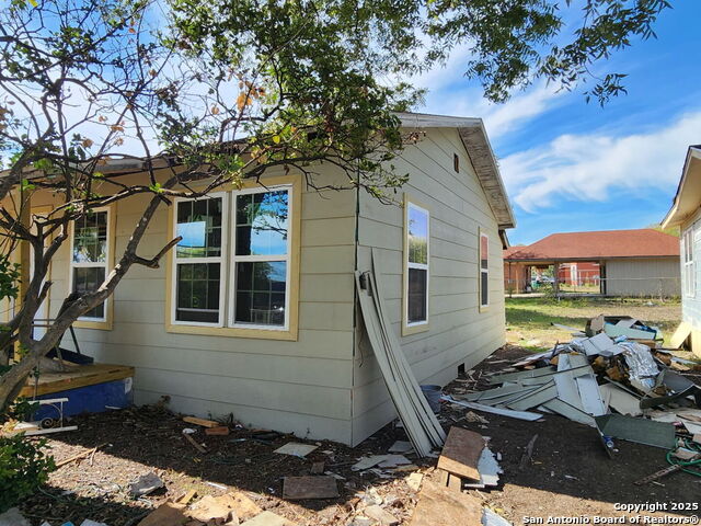 Listing photo id 0 for 2263 19th  