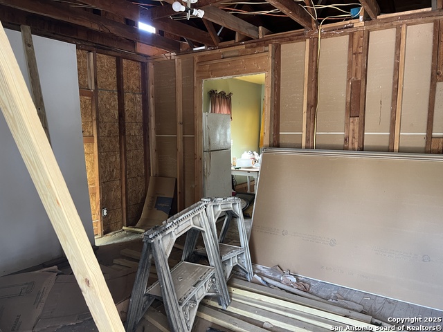 Listing photo id 2 for 2263 19th  