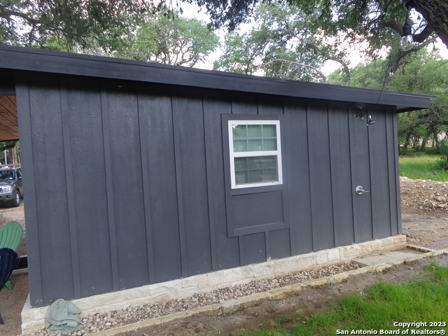 Listing photo id 19 for 1009 Edgewater Falls