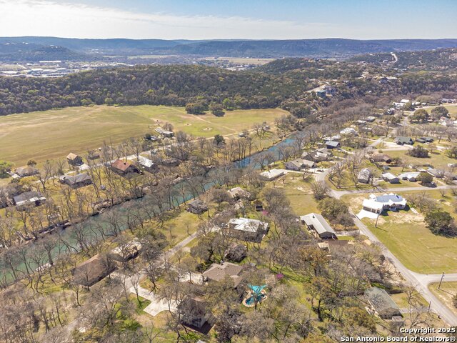 Listing photo id 24 for 1009 Edgewater Falls