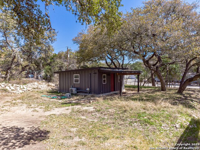 Listing photo id 26 for 1009 Edgewater Falls