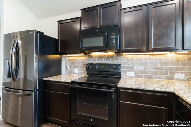 Listing photo id 12 for 150 Meadow Path