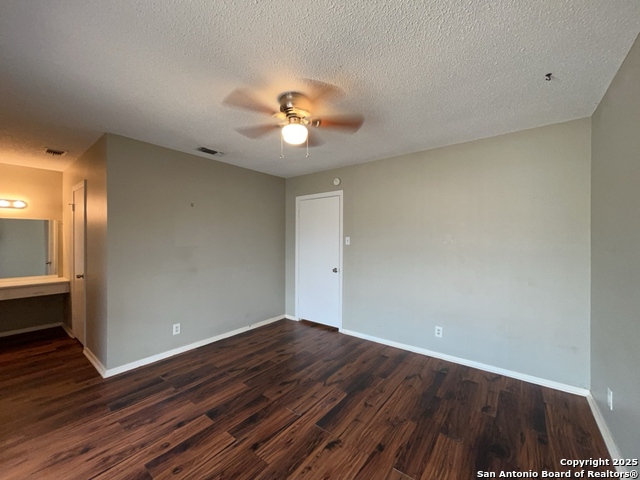 Image 16 of 28 For 311 San Antonio E 201