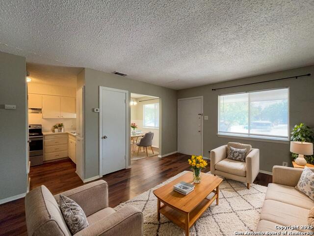 Image 6 of 28 For 311 San Antonio E 201