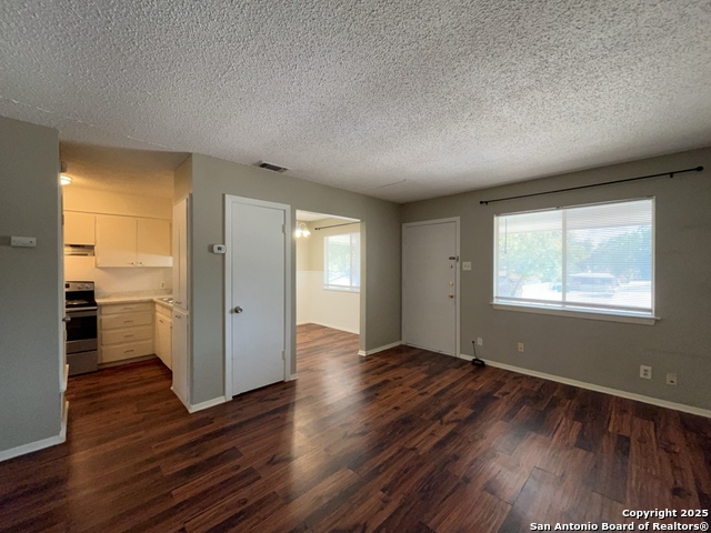 Image 9 of 28 For 311 San Antonio E 201