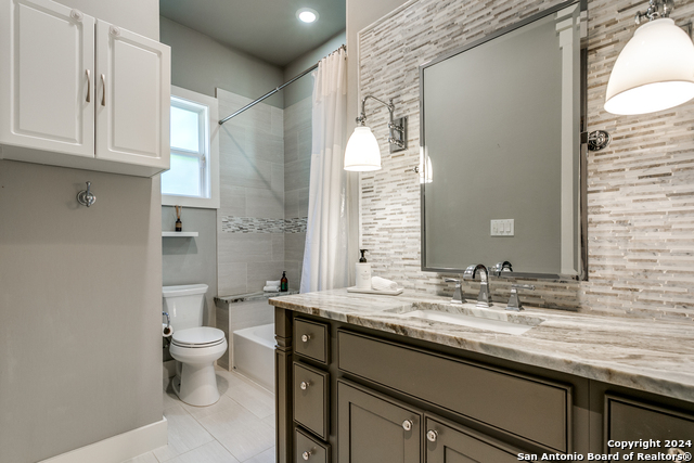 Image 12 of 25 For 242 Elmview Pl E