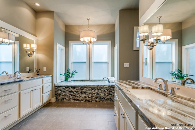 Image 14 of 25 For 242 Elmview Pl E