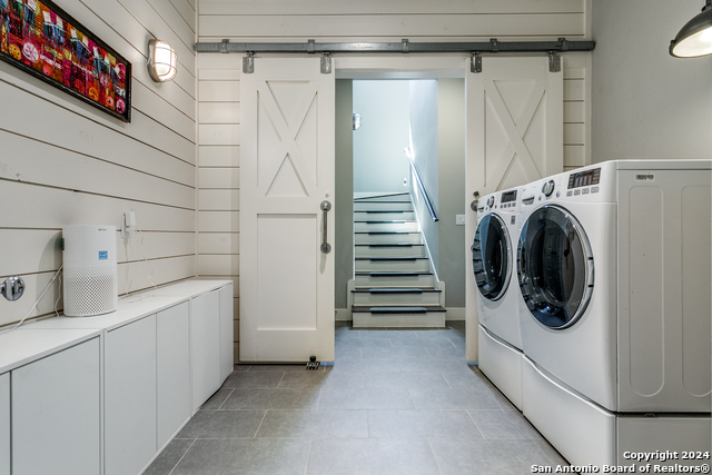 Image 16 of 25 For 242 Elmview Pl E