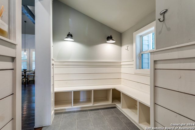 Image 17 of 25 For 242 Elmview Pl E