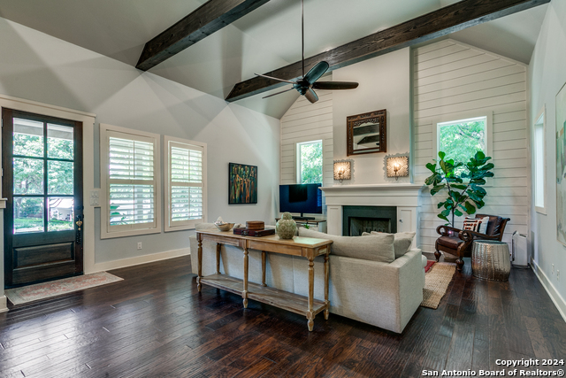 Image 3 of 25 For 242 Elmview Pl E