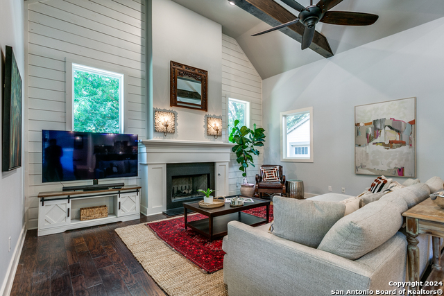 Image 5 of 25 For 242 Elmview Pl E