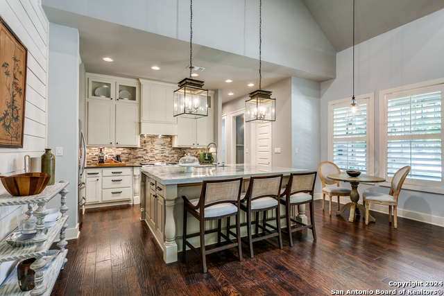 Image 7 of 25 For 242 Elmview Pl E