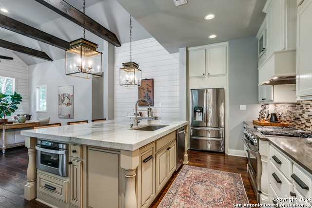 Image 8 of 25 For 242 Elmview Pl E