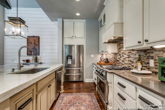 Image 9 of 25 For 242 Elmview Pl E