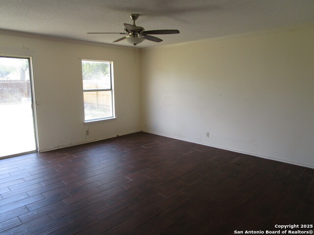 Listing photo id 4 for 3502 Bottomless