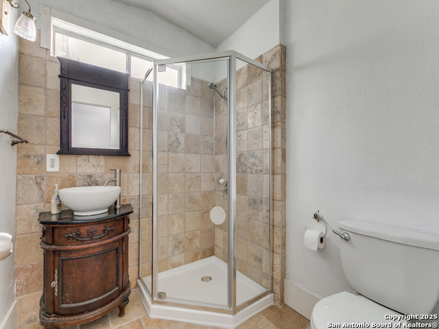 Image 25 of 29 For 228 Woodlawn W