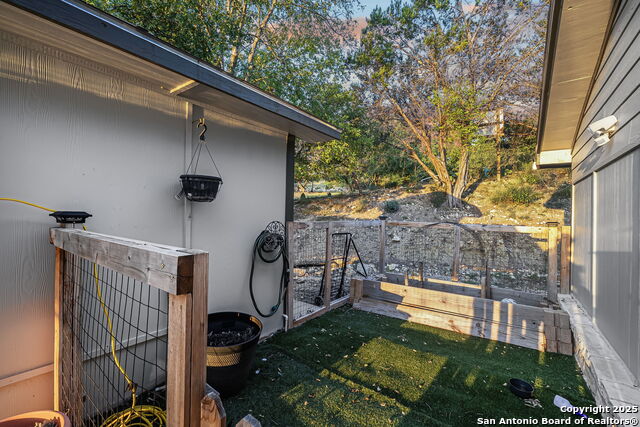 Image 2 of 27 For 133 Alamo  