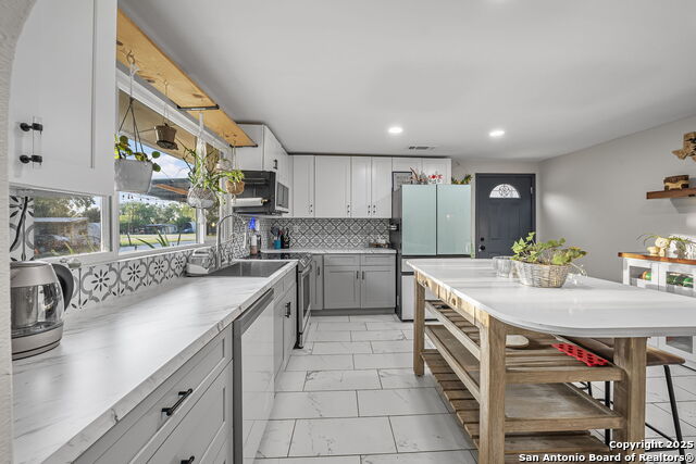 Image 6 of 27 For 133 Alamo  