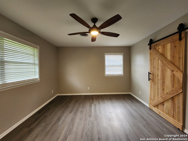 Listing photo id 12 for 273 Meadow Ave