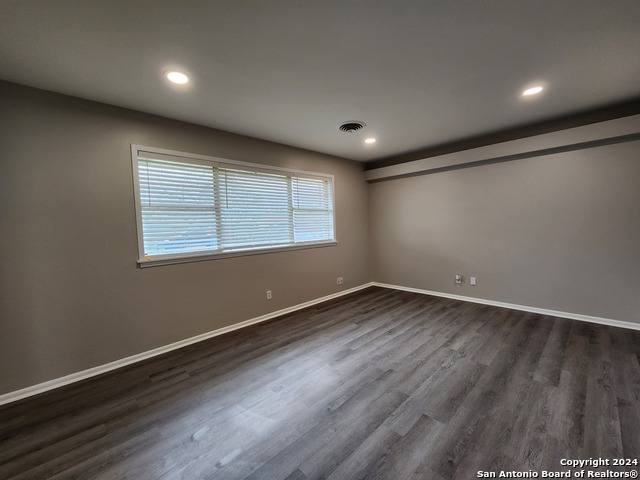 Listing photo id 2 for 273 Meadow Ave