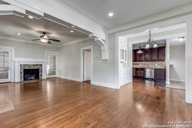 Image 6 of 15 For 330 Gramercy Pl W