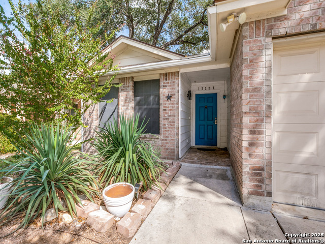 Listing photo id 2 for 13226 Regency Frst