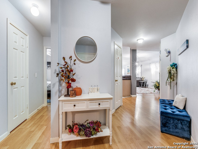 Listing photo id 3 for 13226 Regency Frst