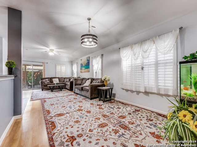 Listing photo id 4 for 13226 Regency Frst