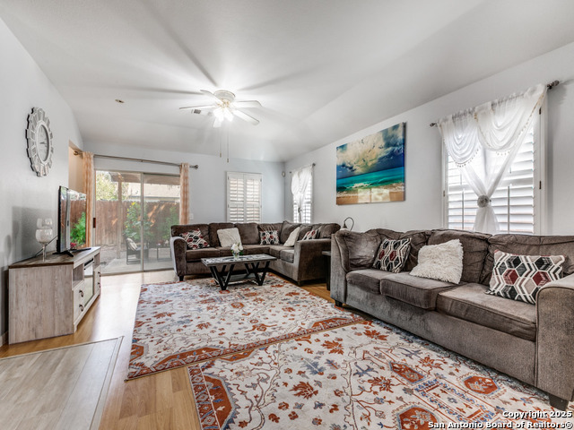 Listing photo id 5 for 13226 Regency Frst