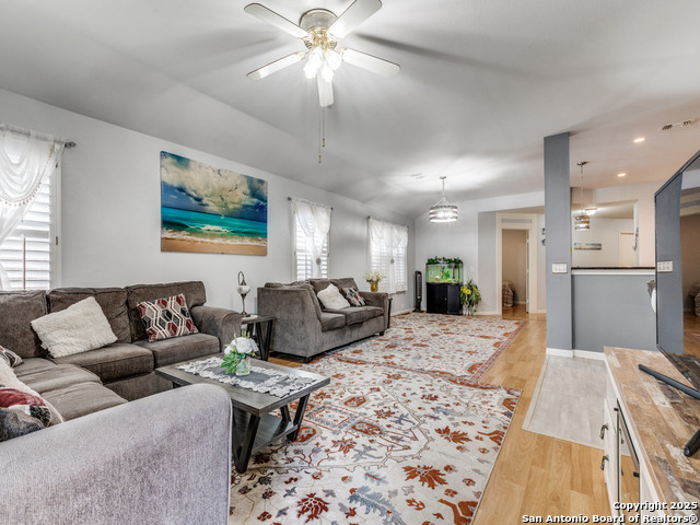 Listing photo id 6 for 13226 Regency Frst