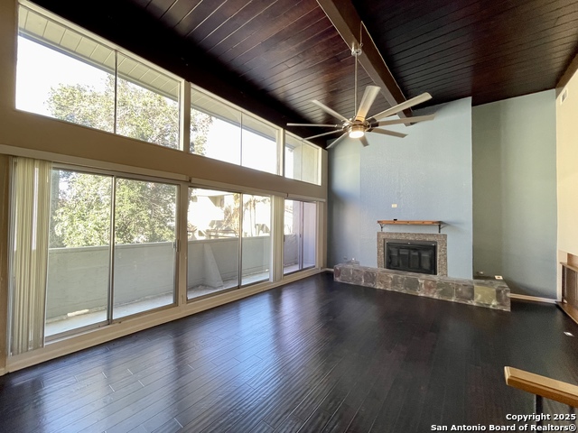 Listing photo id 9 for 3103 Eisenhauer J3