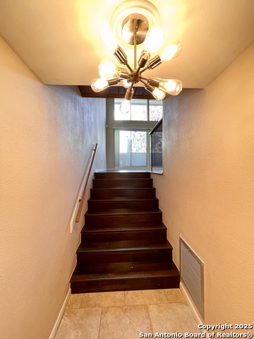 Listing photo id 10 for 3103 Eisenhauer J3