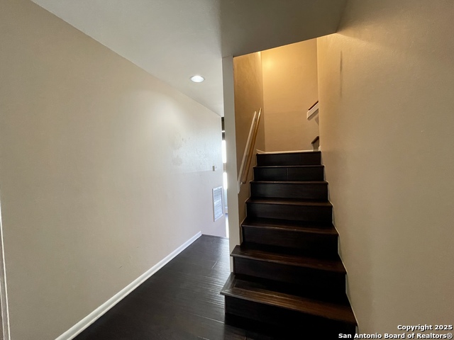 Listing photo id 22 for 3103 Eisenhauer J3