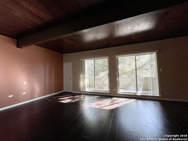 Listing photo id 23 for 3103 Eisenhauer J3