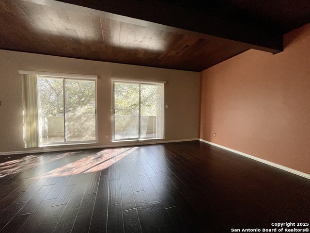 Listing photo id 24 for 3103 Eisenhauer J3