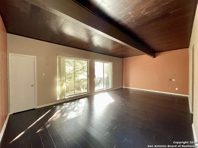Listing photo id 26 for 3103 Eisenhauer J3