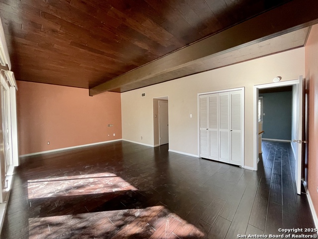 Listing photo id 27 for 3103 Eisenhauer J3