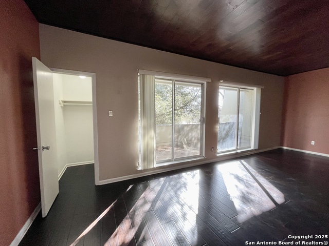 Listing photo id 28 for 3103 Eisenhauer J3