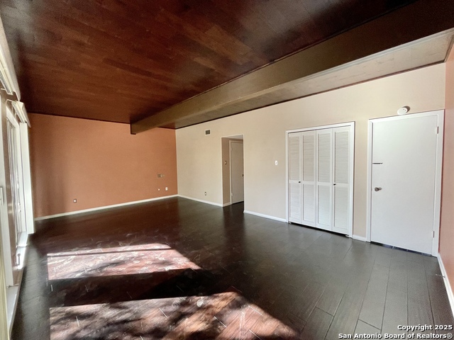 Listing photo id 29 for 3103 Eisenhauer J3
