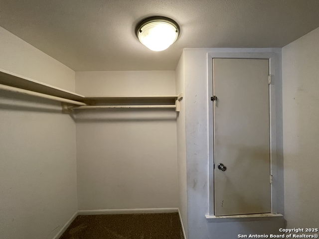 Listing photo id 30 for 3103 Eisenhauer J3