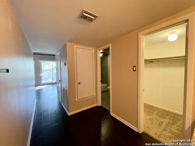 Listing photo id 32 for 3103 Eisenhauer J3