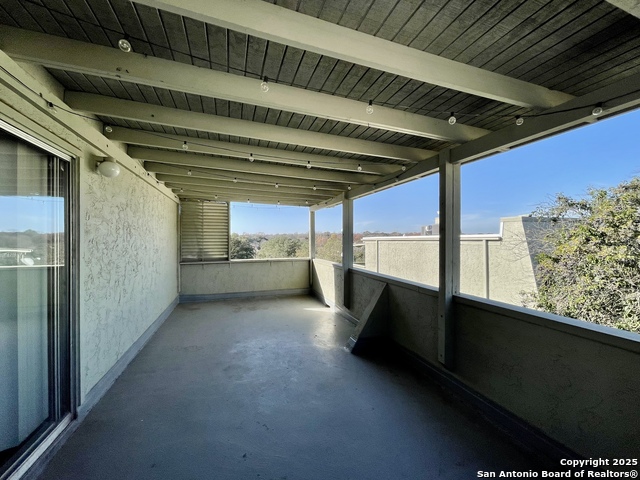 Listing photo id 36 for 3103 Eisenhauer J3