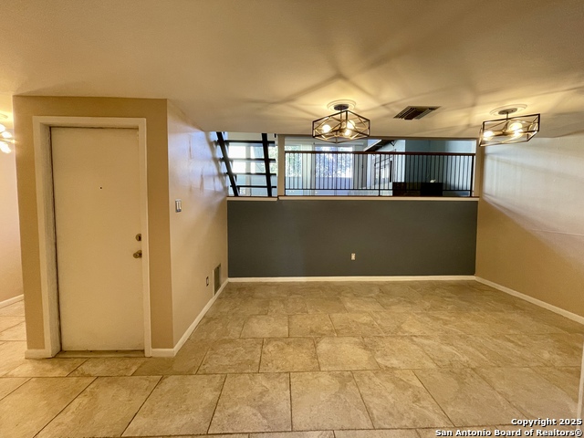Listing photo id 3 for 3103 Eisenhauer J3
