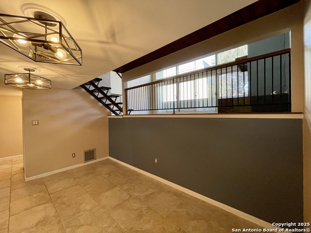 Listing photo id 4 for 3103 Eisenhauer J3