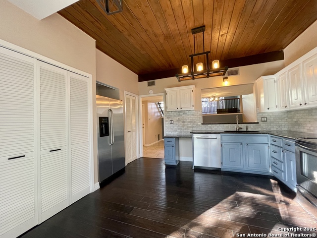 Listing photo id 6 for 3103 Eisenhauer J3