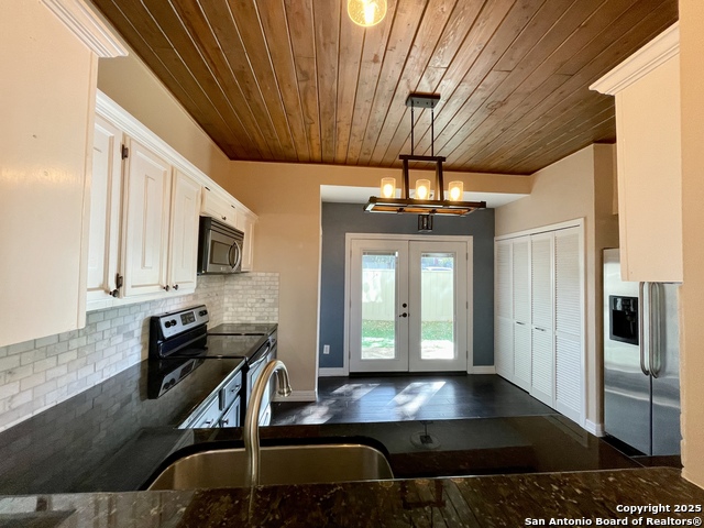 Listing photo id 7 for 3103 Eisenhauer J3