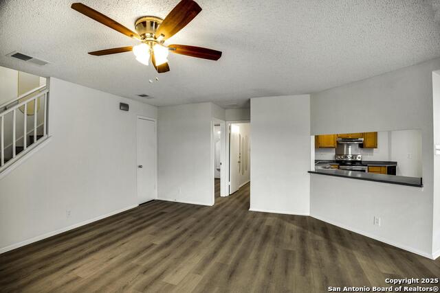 Image 17 of 32 For 13918 Grove Patch