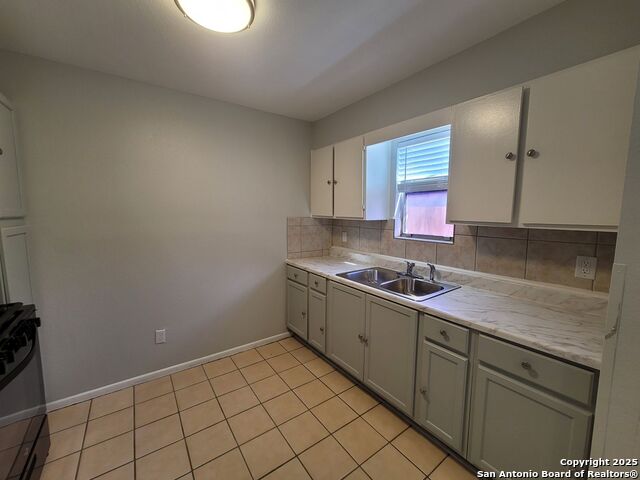 Image 9 of 25 For 418 Verne  2