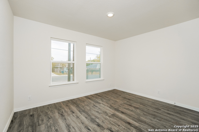 Image 18 of 21 For 2719 Bermuda