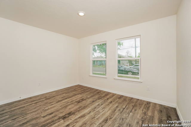 Listing photo id 12 for 237 Corliss